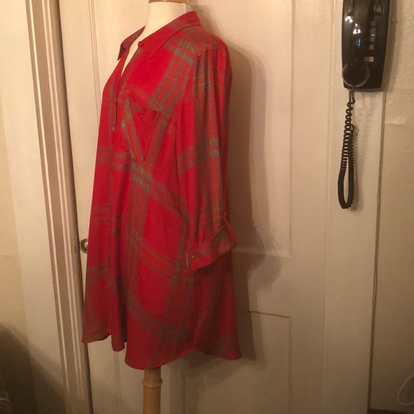 A dress - Picture 2 of 3